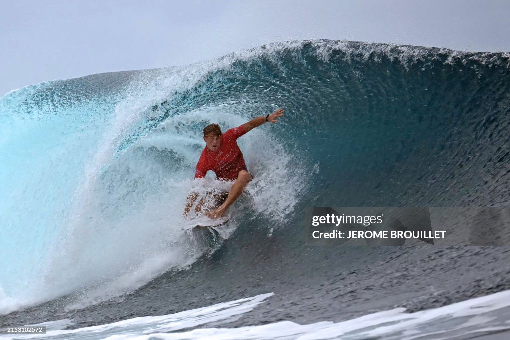 TOPSHOT-SURFING-FRA-WSL-TAHITI