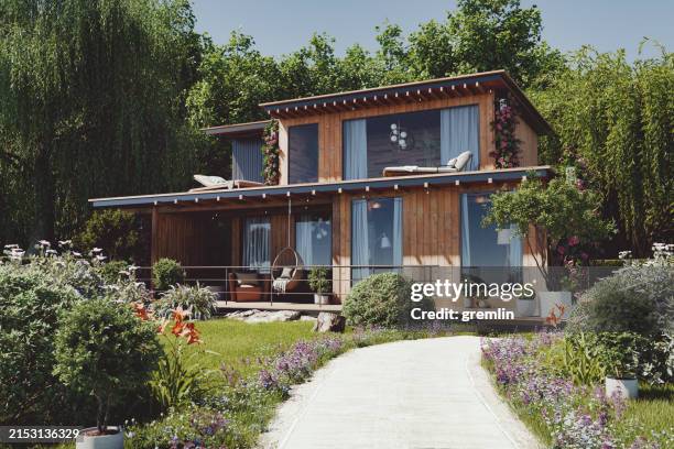 haus mit garten - gartenhaus stock-fotos und bilder