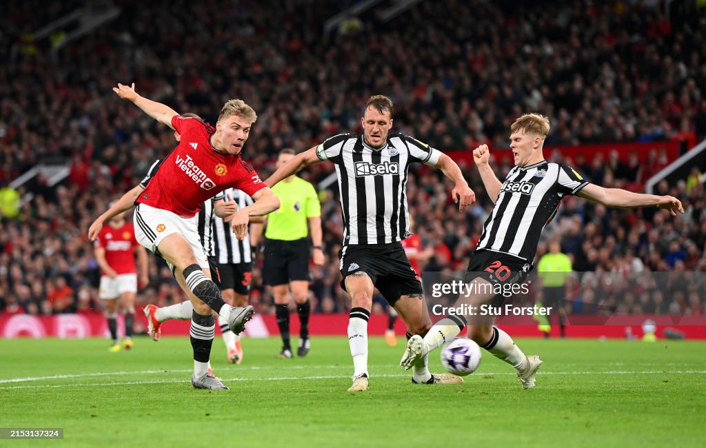 Manchester United v Newcastle United - Premier League