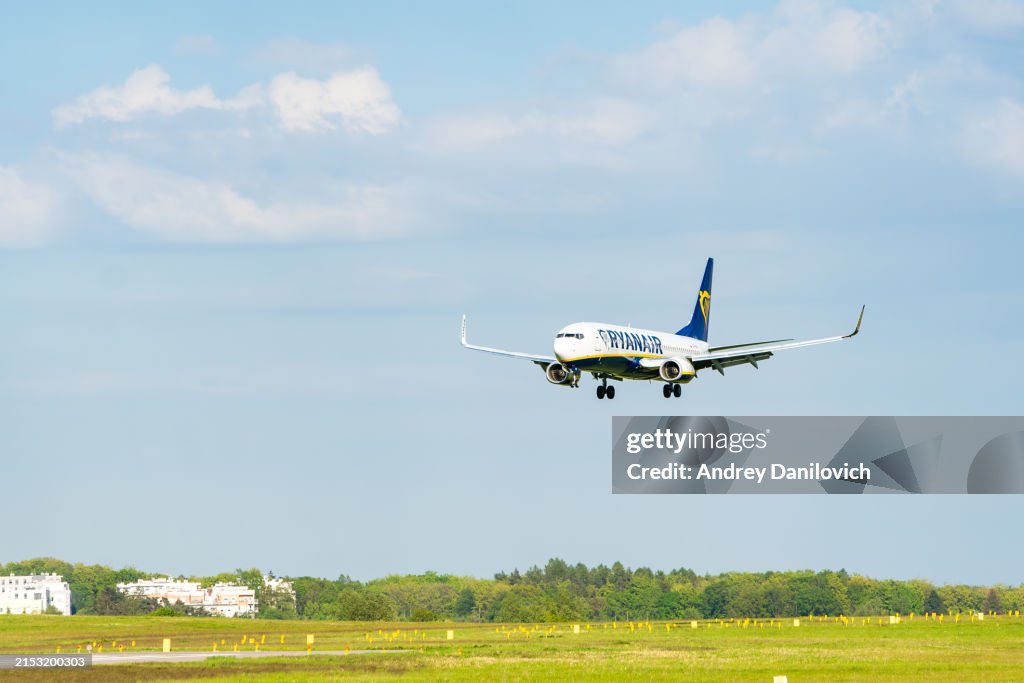 Ryanair boeing 737 Airplane landing in Lech Walesa Airport.