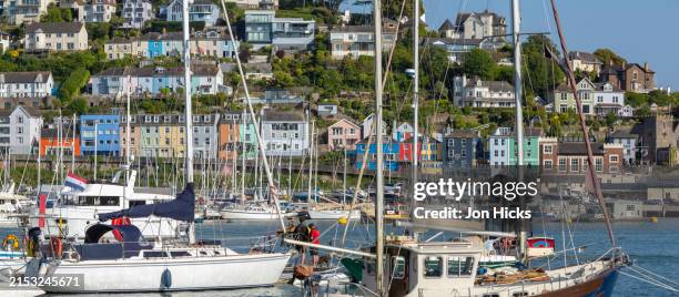 view of kingswear over the river dart from dartmouth, devon, uk. - dartmouth estuary stockfoto's en -beelden
