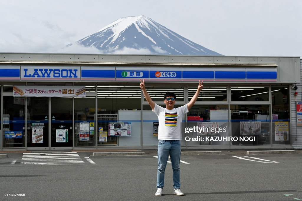 JAPAN-LEISURE-TOURISM-FUJI