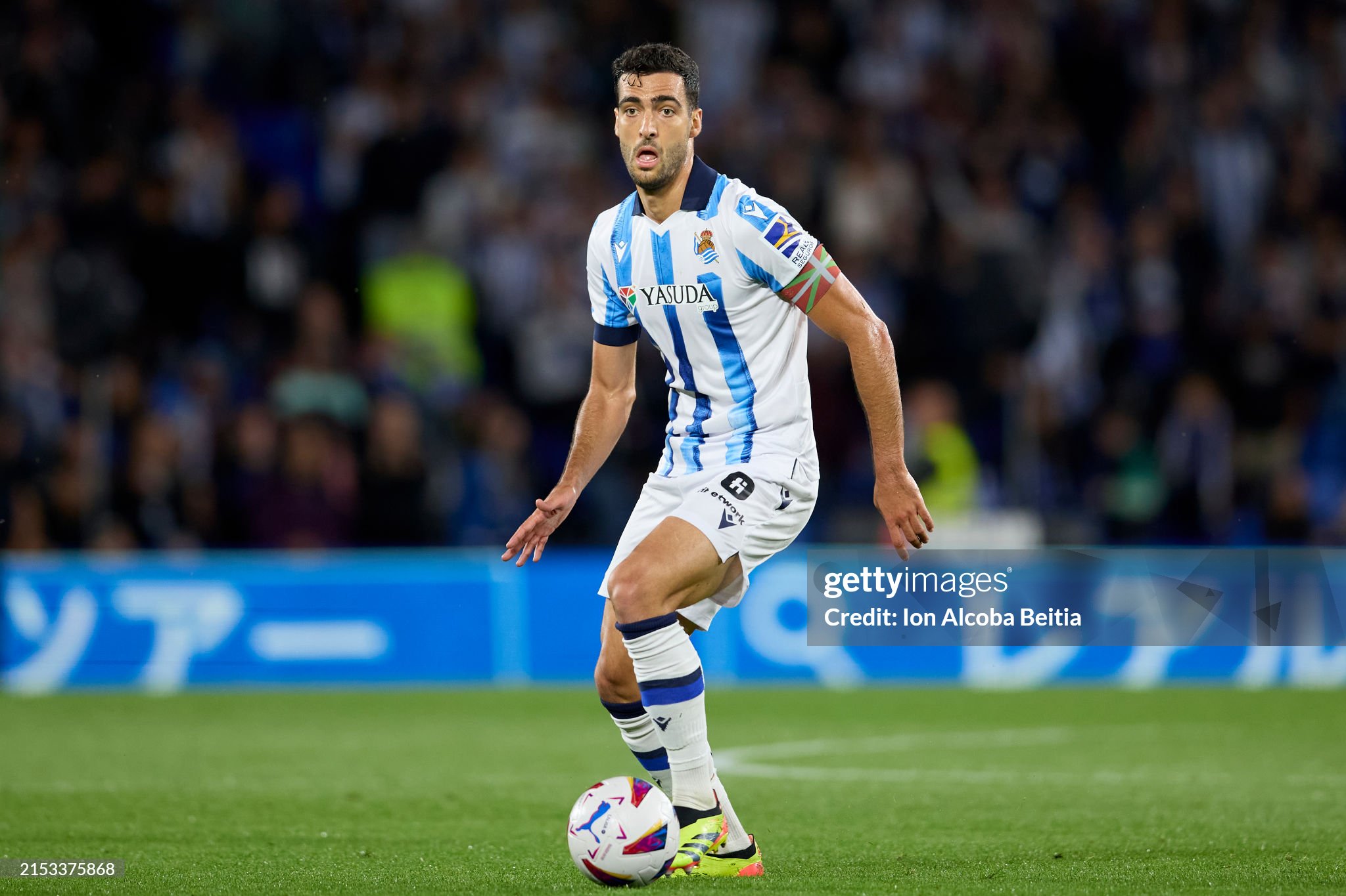 Barcelona wants a defensive midfielder, and the captain of Real Sociedad comes into the equation