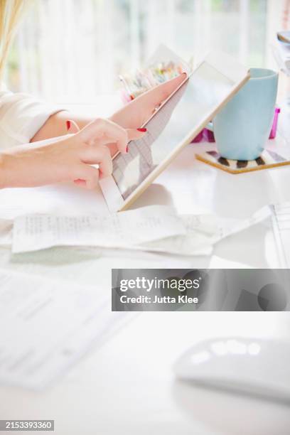 Cheques In Computer 2,897 Computerised Cheque Stock Photos, High-Res Pictures, and Images ...