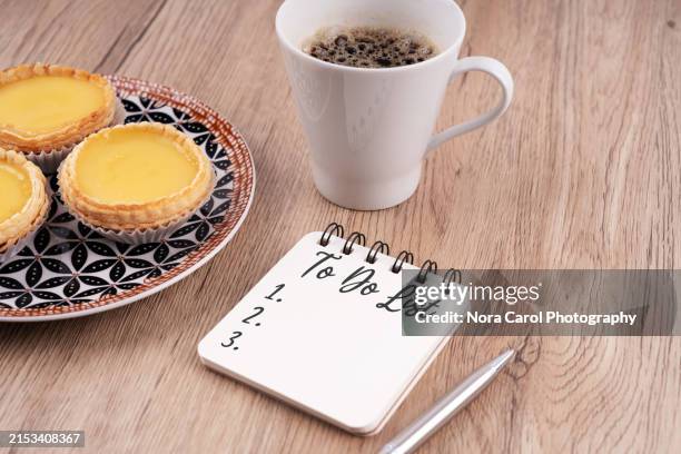 to do list on notepad - egg tart stock pictures, royalty-free photos & images