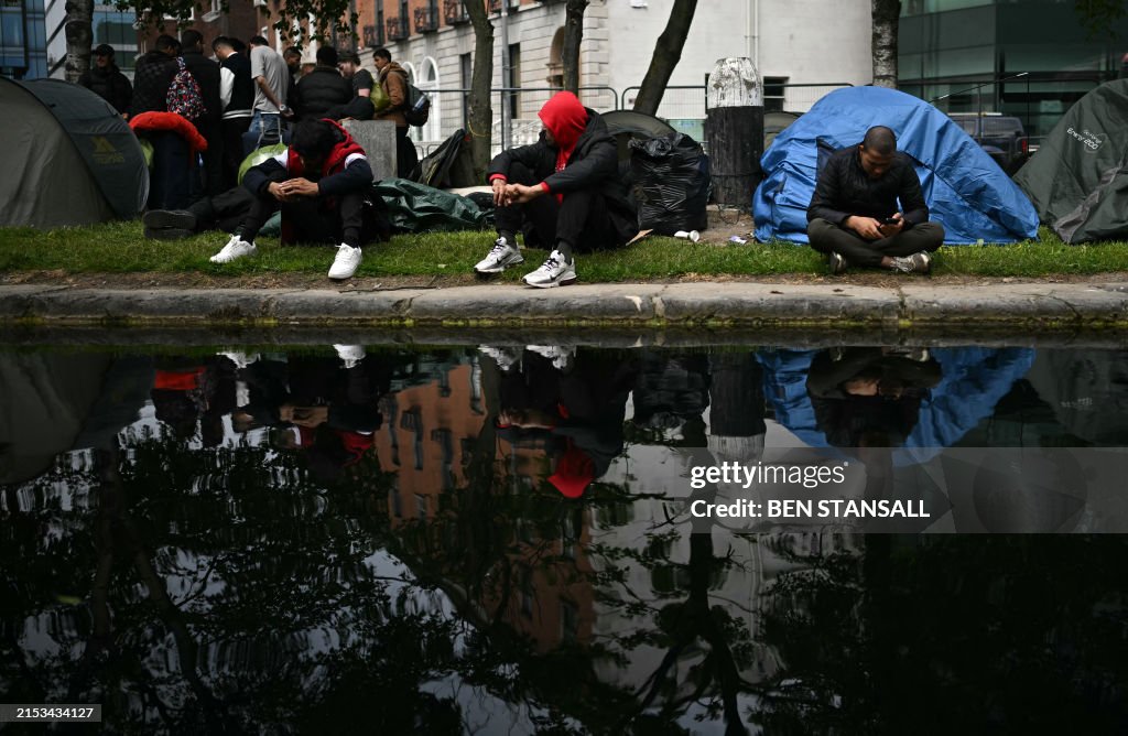 TOPSHOT-IRELAND-BRITAIN-EU-POLITICS-MIGRANTS