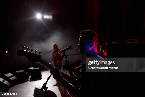 guitarist performing on stage - rock musician stock pictures, royalty-free photos & images