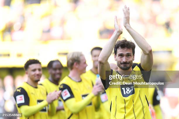 Mats Hummels of Borussia Dortmund applauds the fans after the team's victory in the Bundesliga match between Borussia Dortmund and SV Darmstadt 98 at...