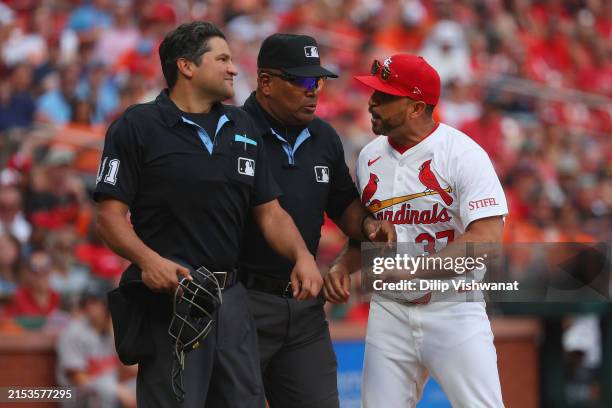 Manager Oliver Marmol of the St. Louis Cardinals argues with umpires Laz Diaz and Charle Ramos after being ejected from the game against the New...