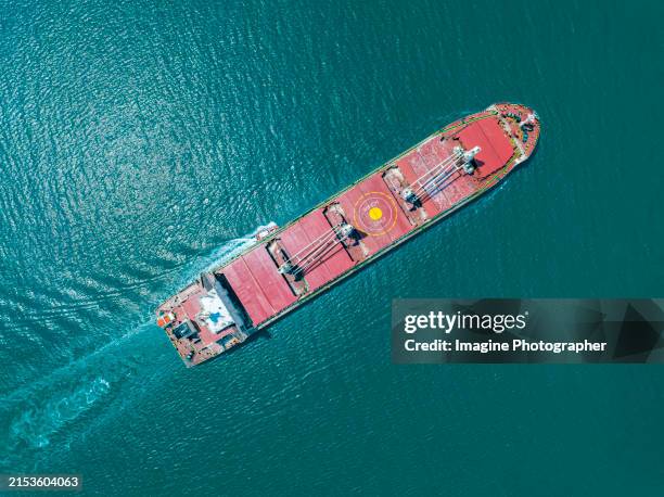 aerial top view, bulk carrier running hi-speed in the deep sea, global business import and export and global transportation logistics. - shipping container top view - fotografias e filmes do acervo