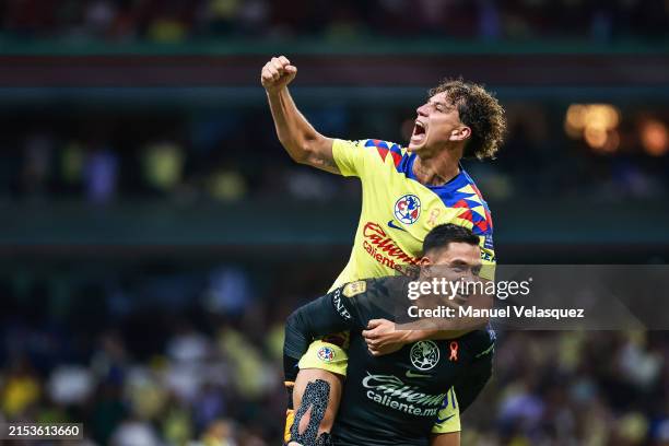 Igor Lichnovsky and Luis Malagón of America celebrate the victory against Chivas during the semifinals second leg match between America and Chivas as...