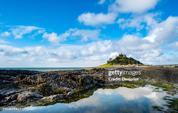 st michaels mount près de marazion en cornouailles, sud-ouest de l’angleterre - marazion-cornwall-england photos et images de collection