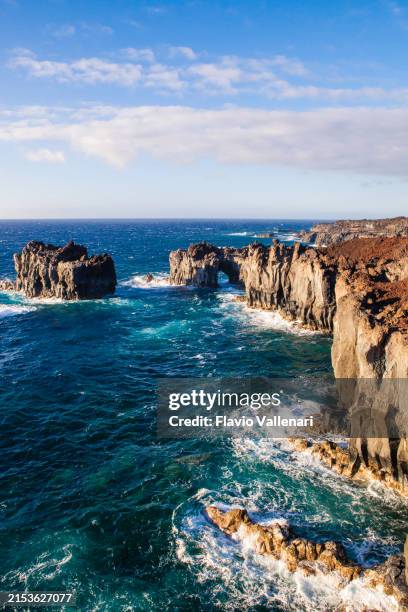 volcanic coastline in el hierro - canary islands - oceano atlântico imagens e fotografias de stock