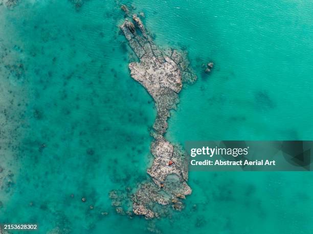 overhead shot above a rocky island in roebuck bay, broome, western australia, australia - indian ocean stock pictures, royalty-free photos & images