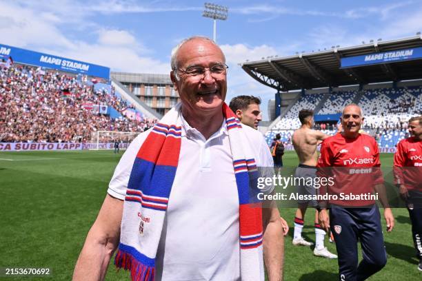 Claudio Ranieri head coach of Cagliari Calcio celebrates under his fans during the Serie A TIM match between US Sassuolo and Cagliari at Mapei...