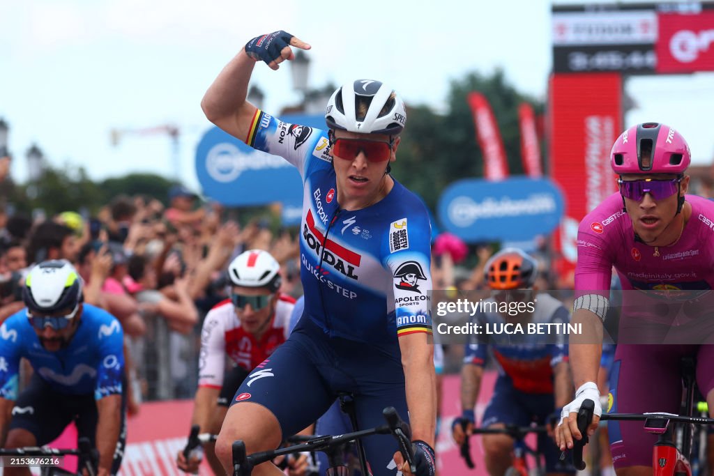TOPSHOT-CYCLING-ITA-GIRO