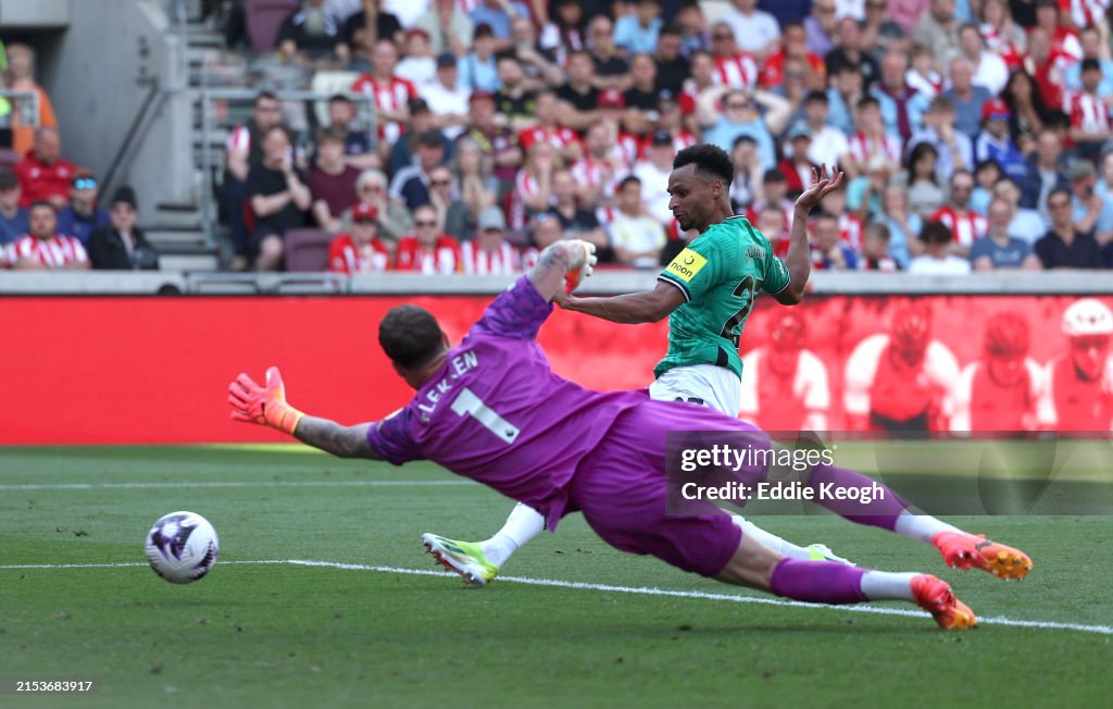 Brentford FC v Newcastle United - Premier League