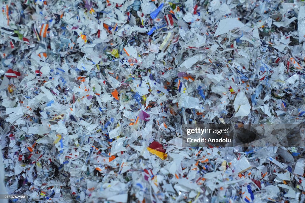 Recycling plastic waste reduces producers' carbon footprint