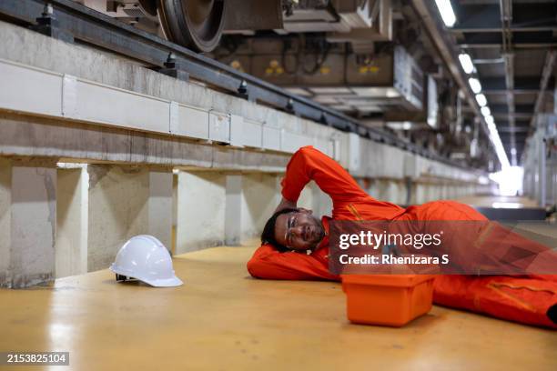 Worksite Fails 413 Workplace Safety Fail Stock Photos, High-Res Pictures, and Images ...