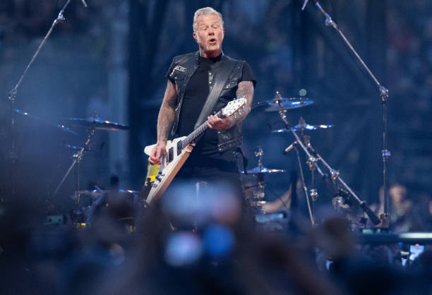 METALLICA rend hommage à 'Zorba' lors d'un concert surprise à Athènes en 2026