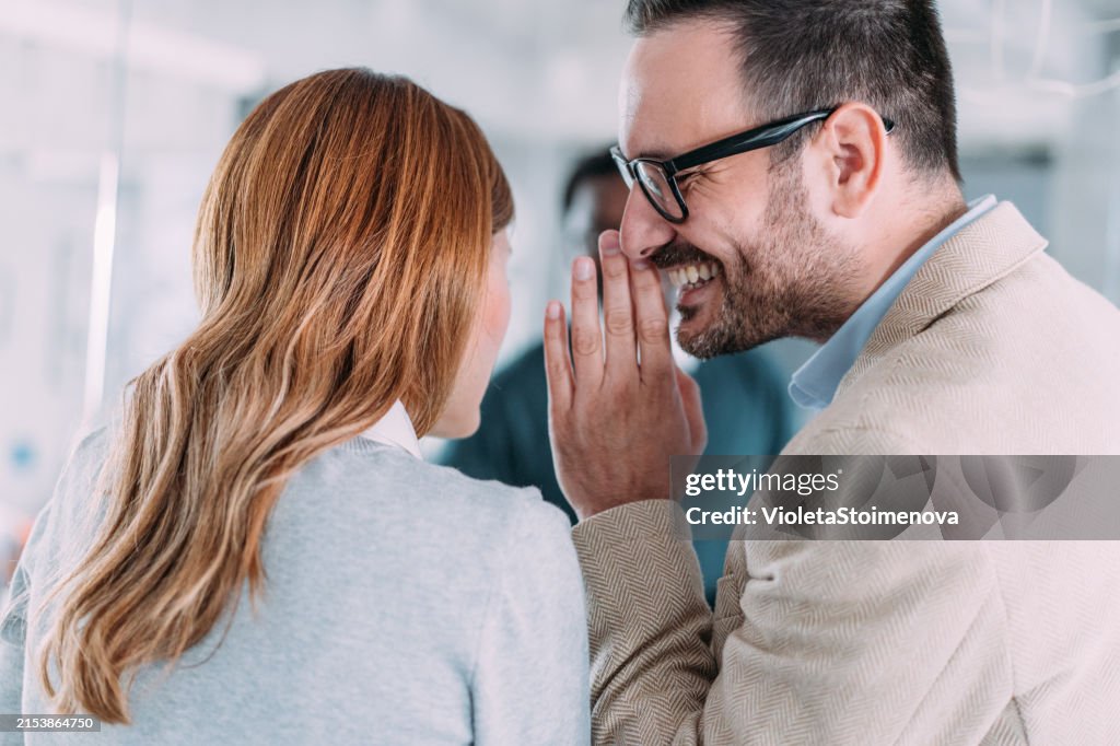 Geschäftsleute bei Der Besprechung im Büro.