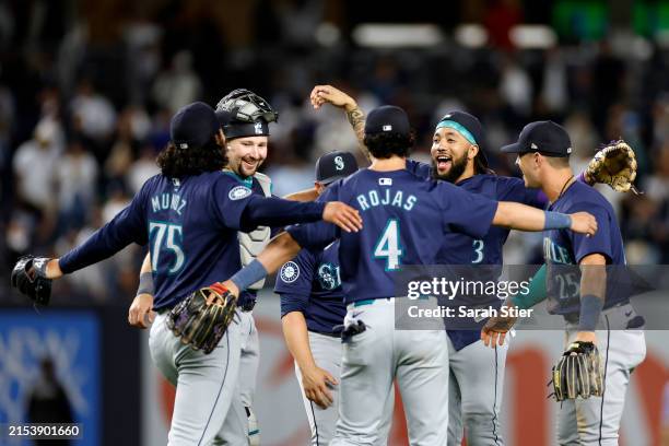 Mariners Raffles 399,688 Seattle Mariners Photos & High Res Pictures - Getty Images