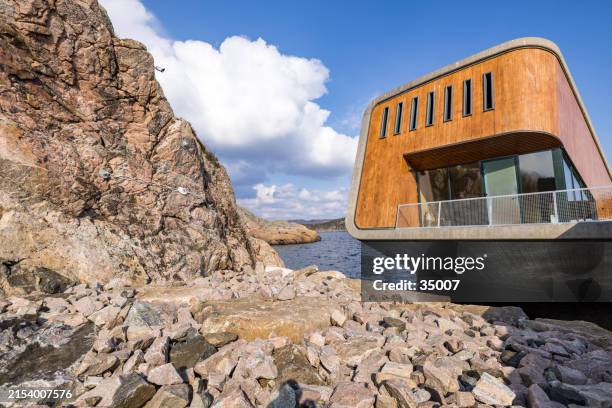 underwater restaurant, norway - underwater restaurant norway foto e immagini stock