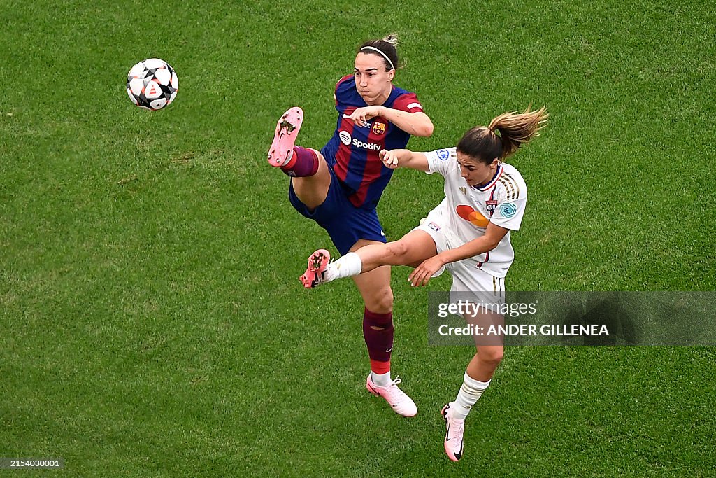 TOPSHOT-FBL-EUR-C1-WOMEN-BARCELONA-LYON