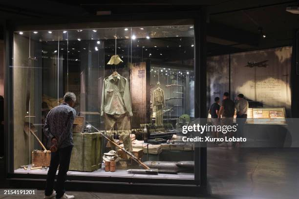 Uniforms, weapons, reconstruction of trenches, bullets, plans, graphics and documentation of the Ebro Battle during the Spanish Civil War are...