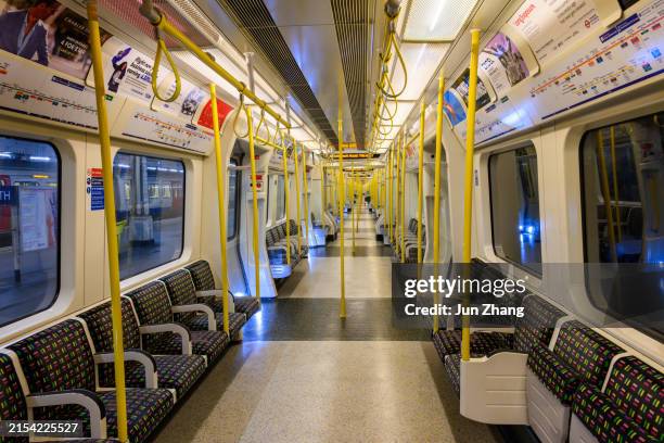 empty london underground tube train - london underground stockfoto's en -beelden