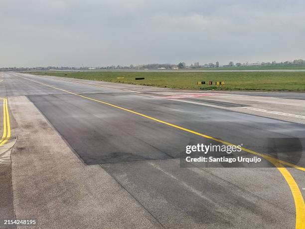 Bologna Airport Runway, Photo