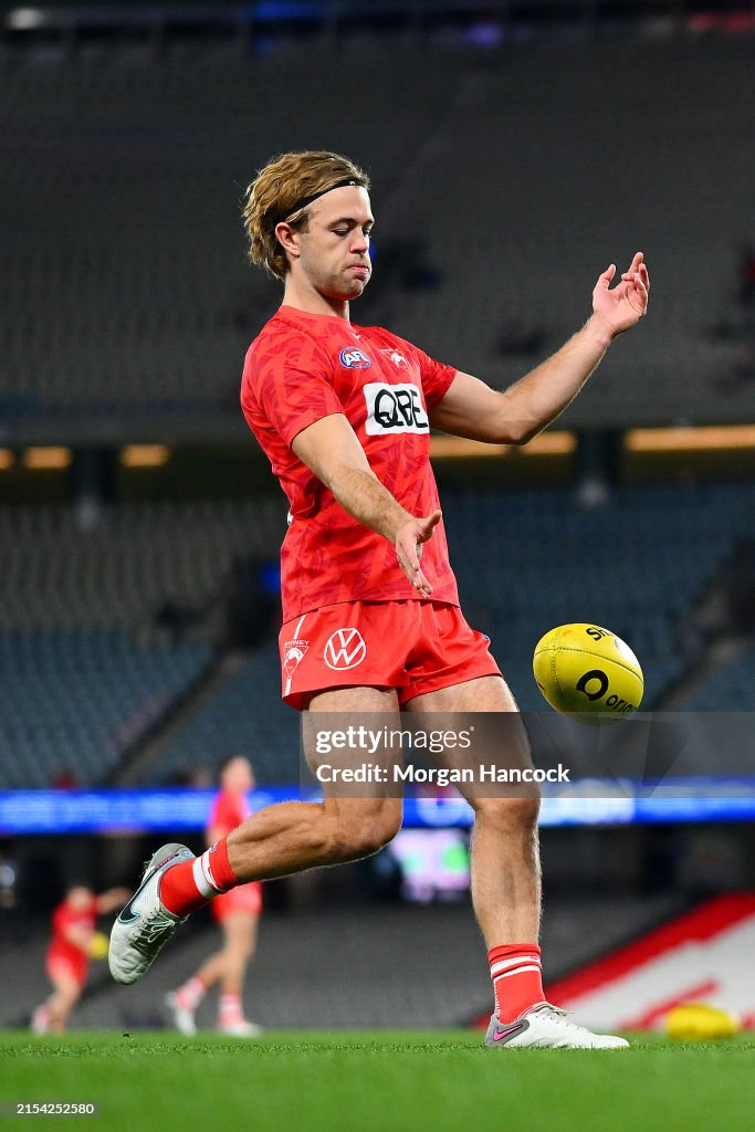 Sam Rowbottom James Rowbottom of the Swans warms up ahead of the round 11 AFL match ...