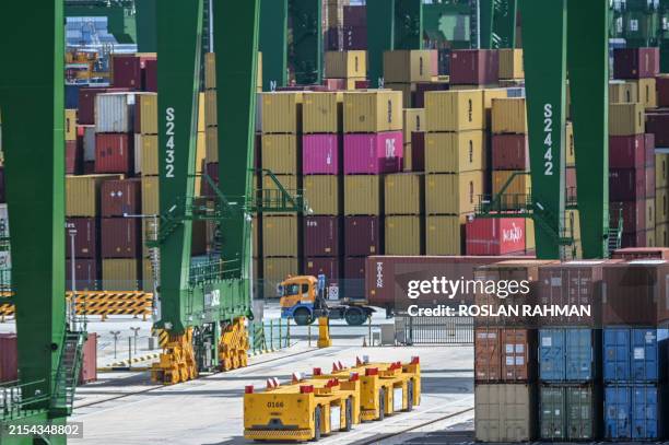 Psa Container Block 317 Psa Singapore Terminal Stock Photos, High-Res Pictures, and Images ...