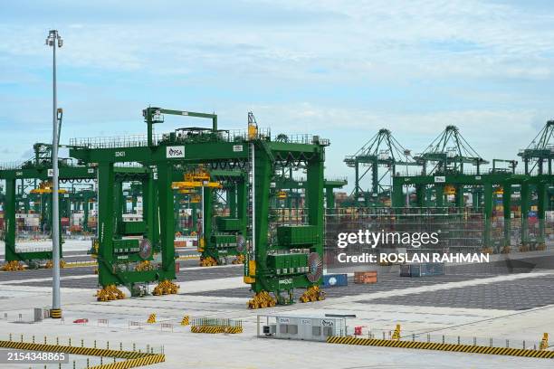 Psa Container Block 317 Psa Singapore Terminal Stock Photos, High-Res Pictures, and Images ...