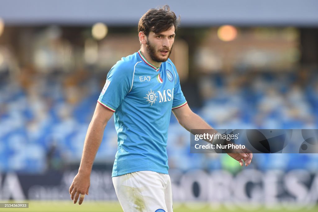 Strongly linked with PSG, Kvaratskhelia is about to renew with Napoli