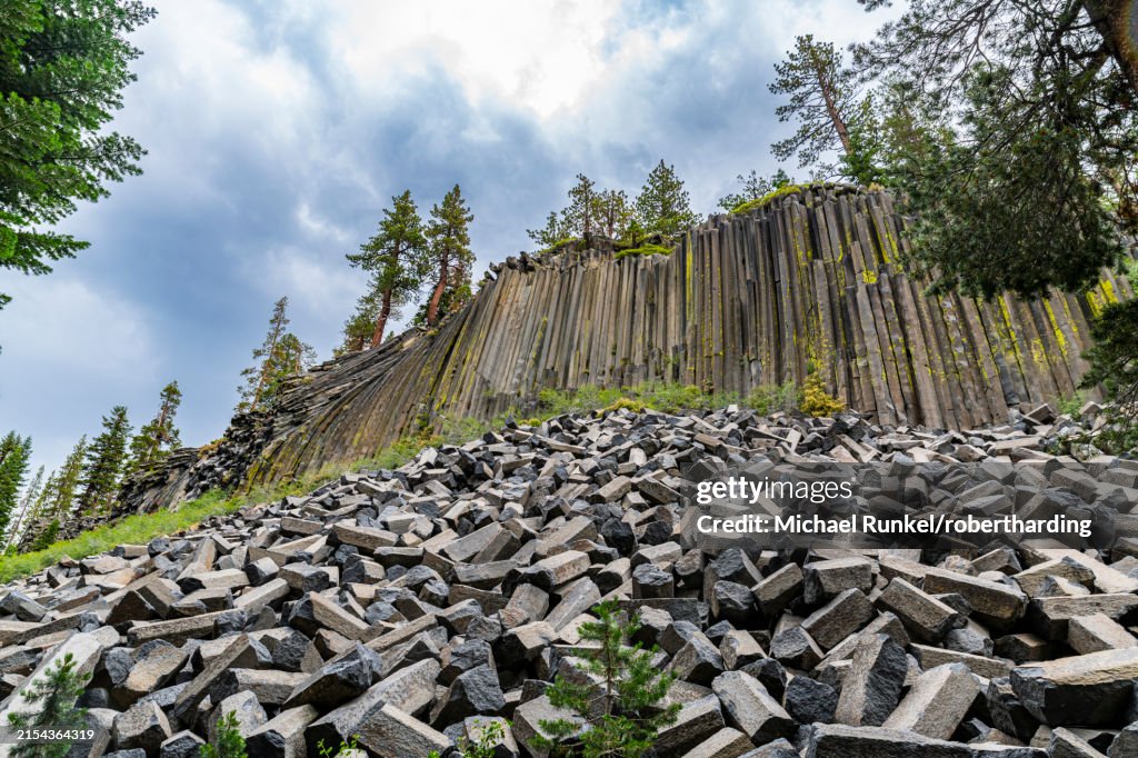 California Devils Rocks Rock Formation Of Columnar Basalt Devils Postpile National Monument ...