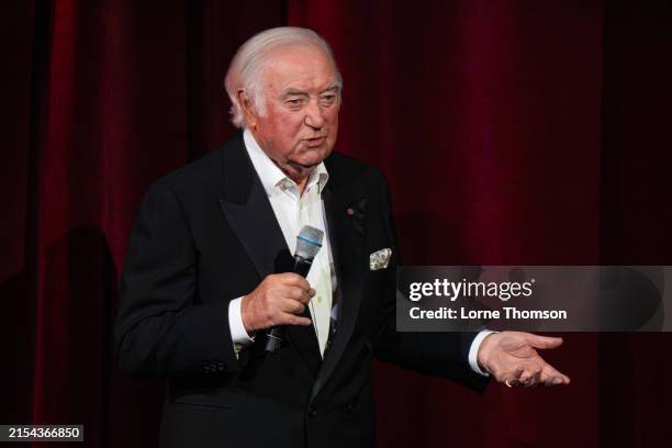10,718 Manilow Stock Photos, High-Res Pictures, and Images - Getty Images
