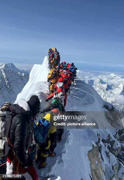 May 2024, Nepal, Mount Everest: Climbers and mountain guides are stranded between the South Summit and the Hillary step of Mount Everest after an ice...