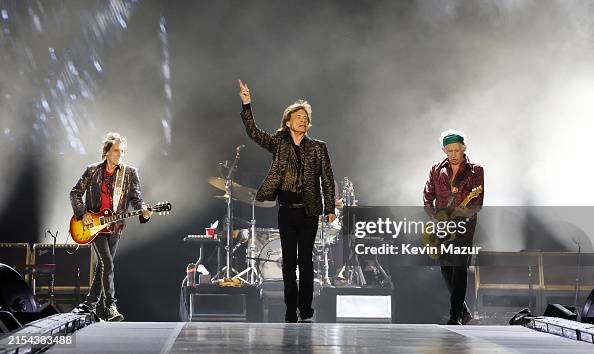 Ronnie Wood, Mick Jagger and Keith Richards perform onstage during ...