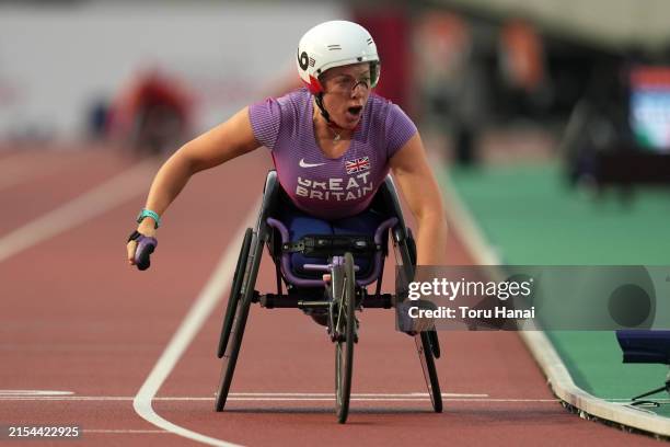 Hannah Cockroft of Great Britain celebrates winning the gold medal after competing in the Women's 800m T34 final during day eight of the World Para...