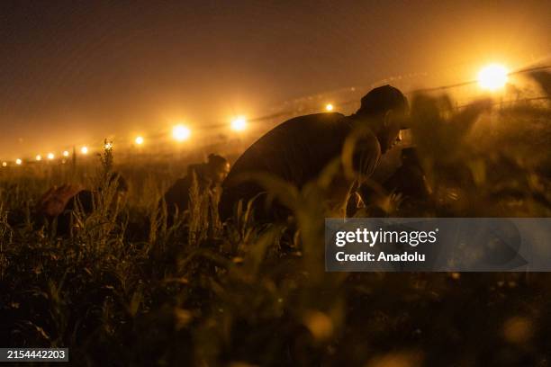 Hundreds of migrants remain at the Rio Grande, on the border between Mexico and the United States, near Ciudad Juarez, Chihuahua, Mexico on May 27,...