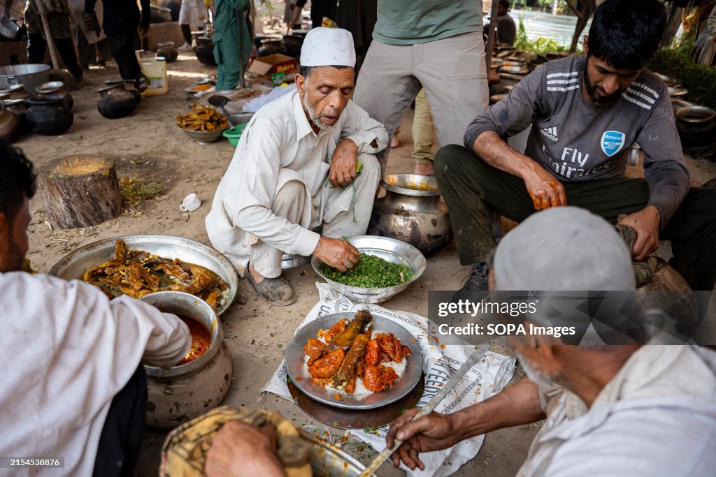 A traditional Kashmiri chef prepares a copper platter (trami...