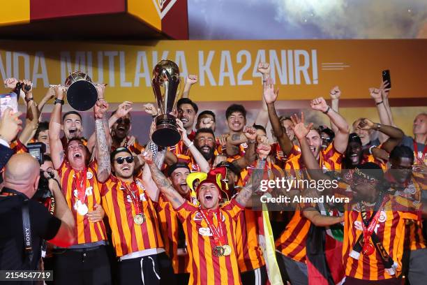 Drama During Galatasaray Championship Celebration Icardi’s Impact on Galatasaray
