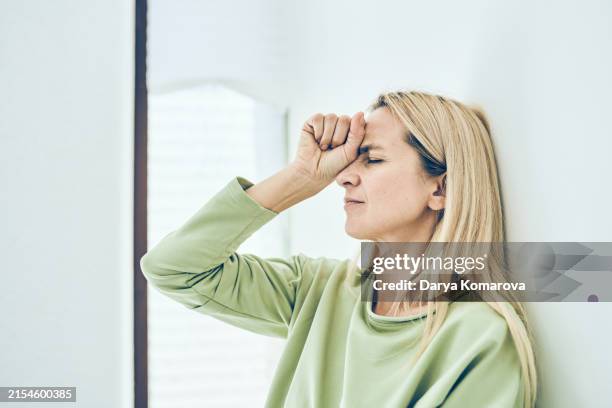 depressive blonde woman. the concept of failure or headache. - kommunikationsproblem stock-fotos und bilder