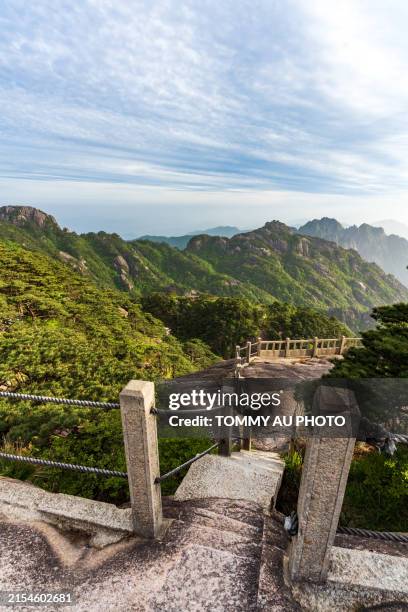 viewpoint at yellow mountain, china - ostchina stock-fotos und bilder