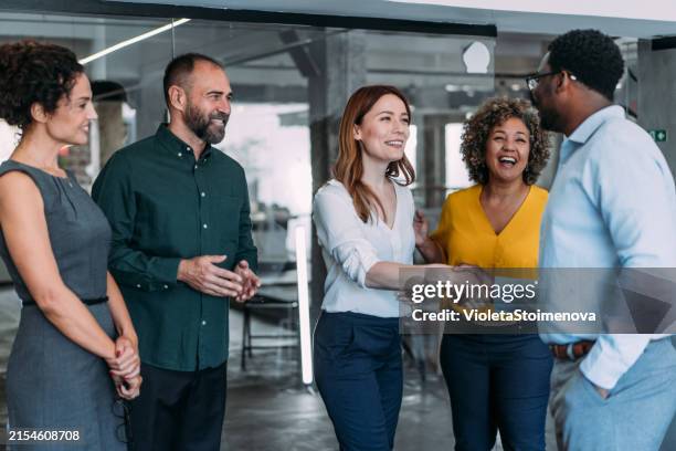 successful partnership - bewondering stockfoto's en -beelden