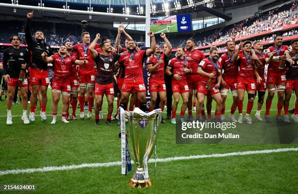 Players of Stade Toulousain celebrate with the Investec Champions Cup trophy after defeating Leinster Rugby during the Investec Champions Cup Final...