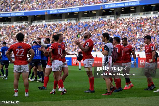 Michael Leitch of Toshiba Brave Lupus reacts after Panasonic wild Knights' second try during the NTT Japan Rugby League One Play-Off Final between...