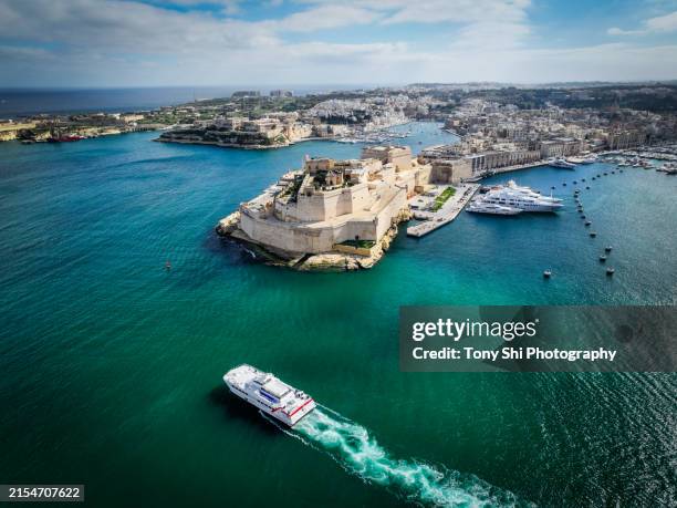 aerial view of the grand harbor, birgu waterfront and fort st angelo, malta - valletta stock pictures, royalty-free photos & images