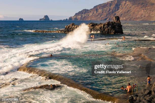 schwimmbad in la maceta, el hierro - kanarische inseln - kanaren stock-fotos und bilder